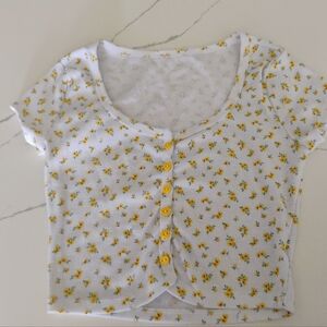 White cropped floral pattern shirt with heart buttons